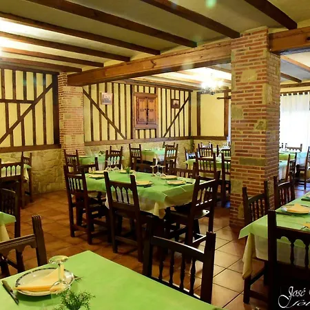 Restaurante El Final Konukevi El Cabaco